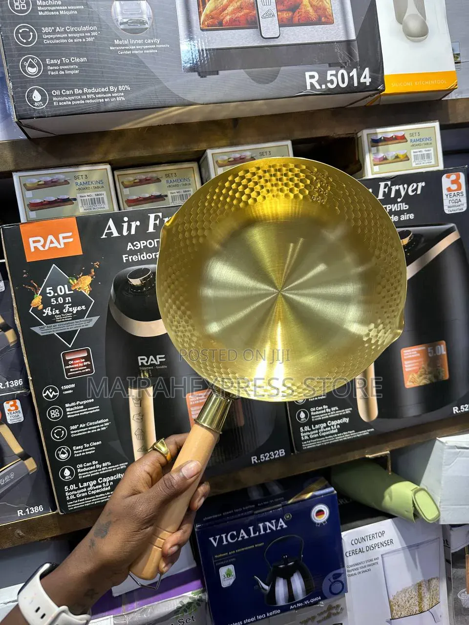Stainless Steel Golden Sauce Pan With Wooden Handle
22cm,20cm,18cm T2m