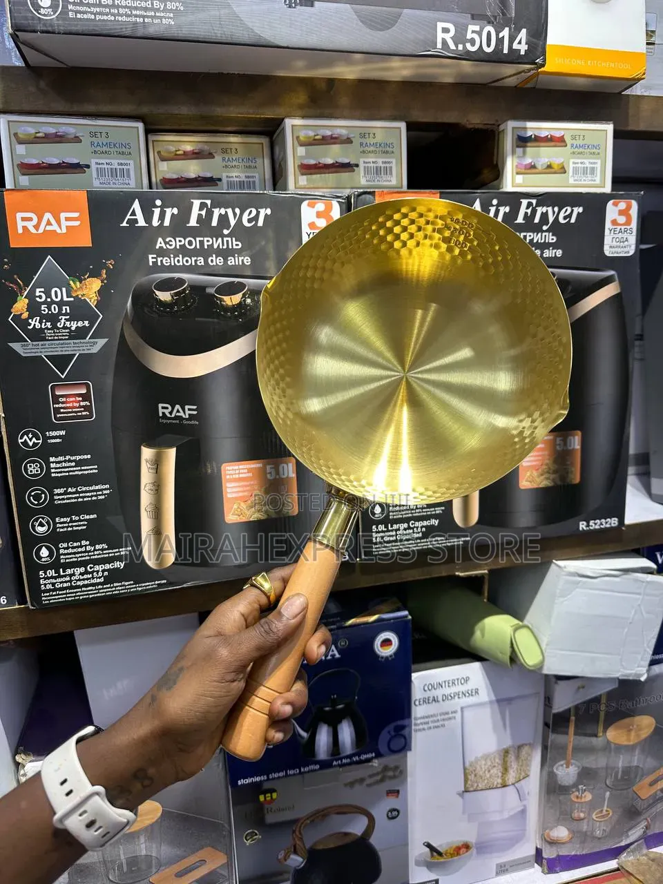 Stainless Steel Golden Sauce Pan With Wooden Handle
22cm,20cm,18cm T2m