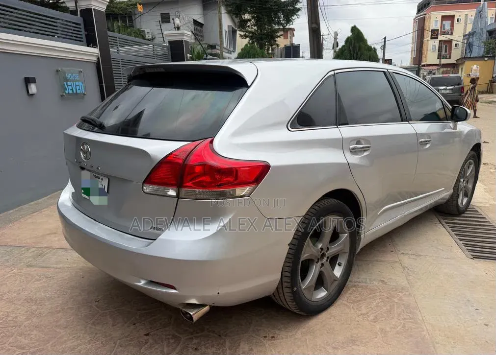 Toyota Venza 2011 Silver
