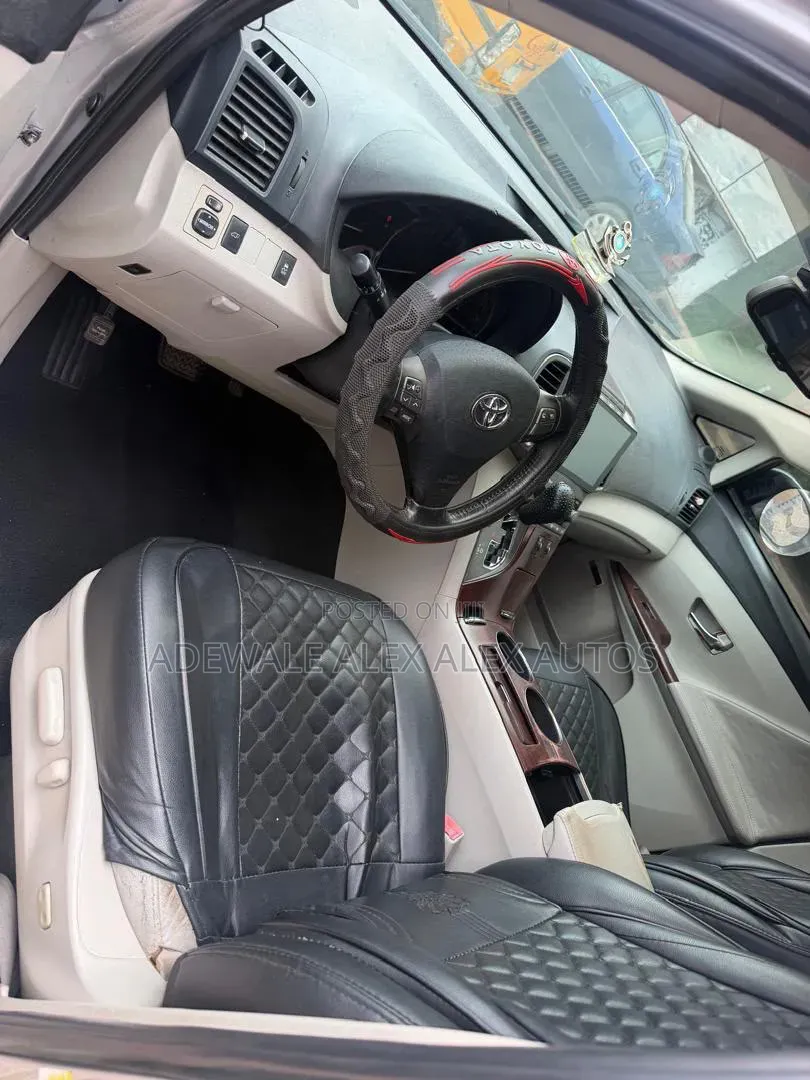Toyota Venza 2011 Silver