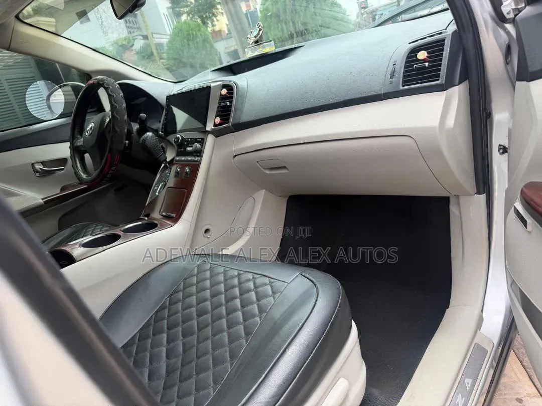 Toyota Venza 2011 Silver