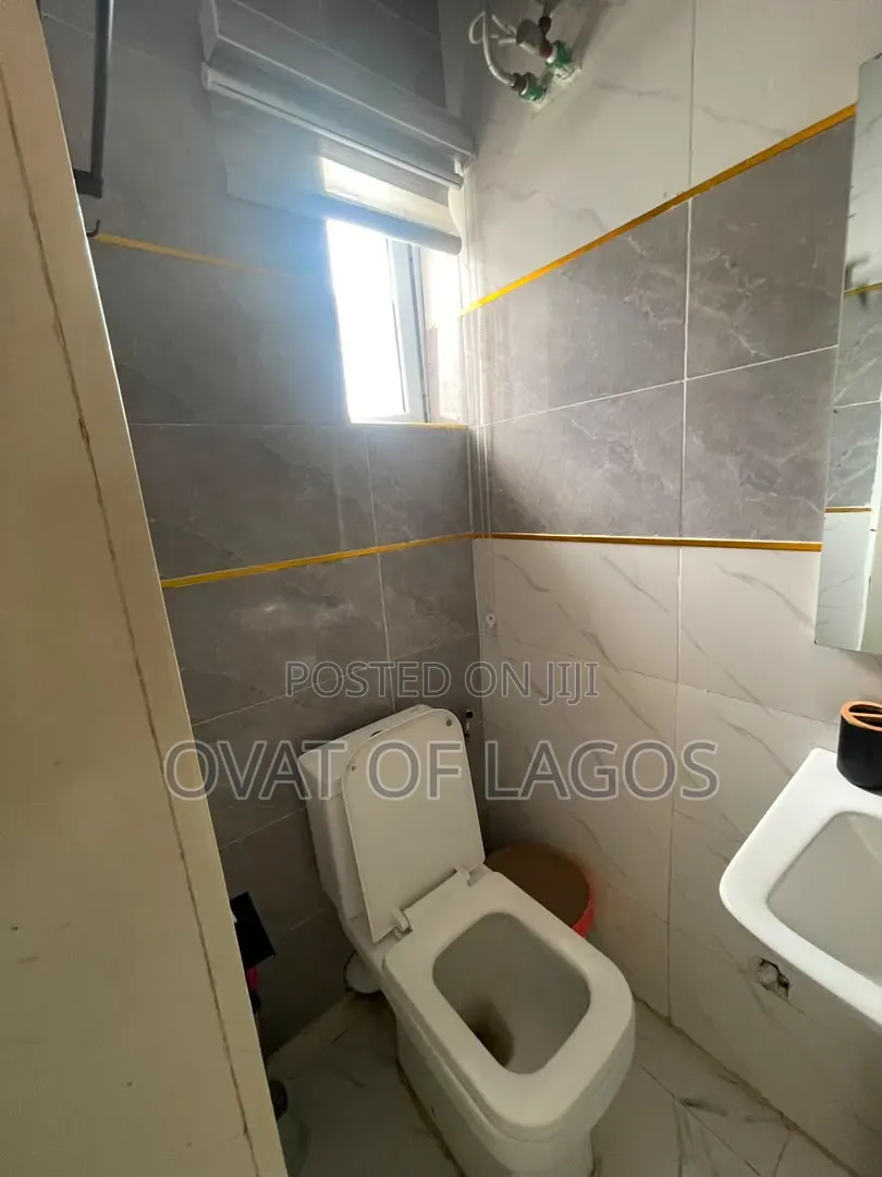 2bdrm Apartment in Lekki Phase 1 for rent