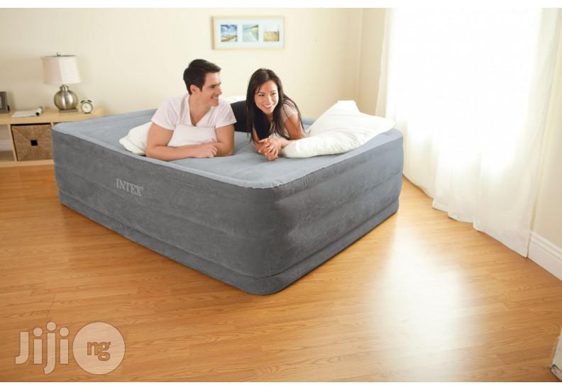 22in Queen Dura-Beam Comfort-Plush High Rise Airbed and Pump