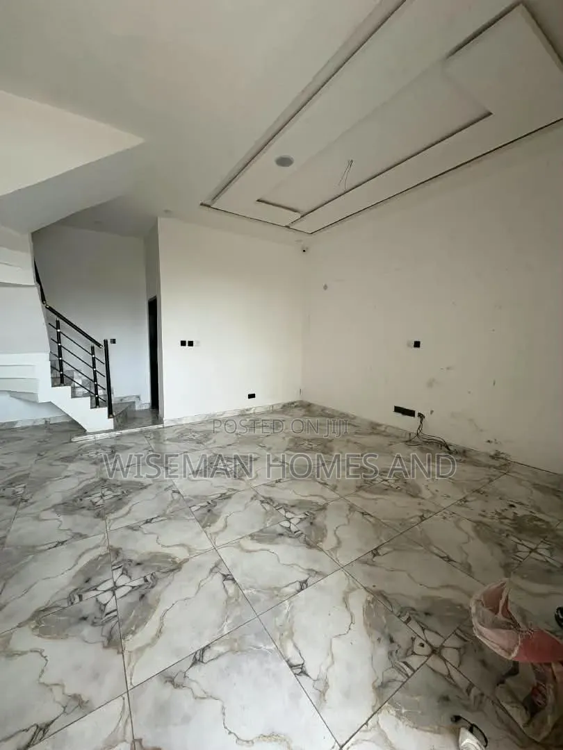 3bdrm Duplex in Lbs Adesanya Axis for rent