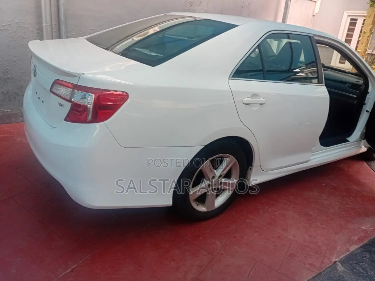 Toyota Camry SE Sport 4dr Sedan (2.5L 4cyl 6A) 2014 White