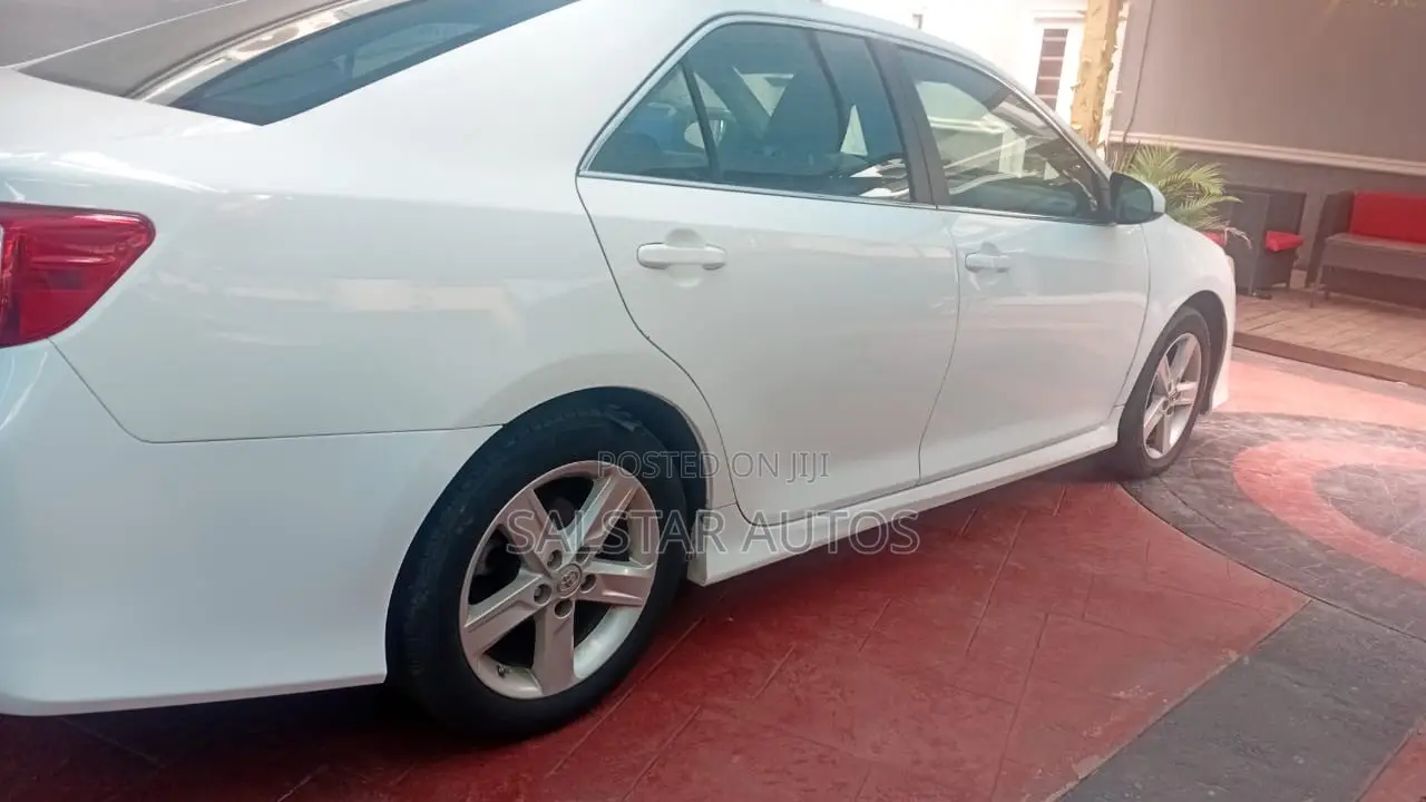 Toyota Camry SE Sport 4dr Sedan (2.5L 4cyl 6A) 2014 White