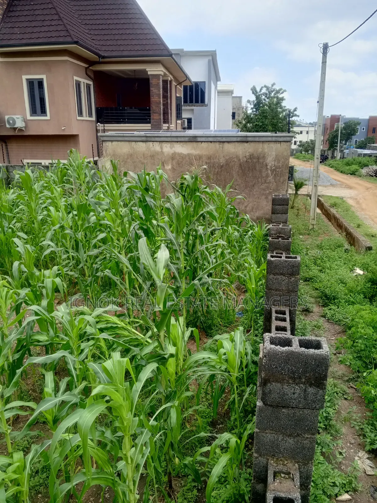 1000sqm Land Dape District