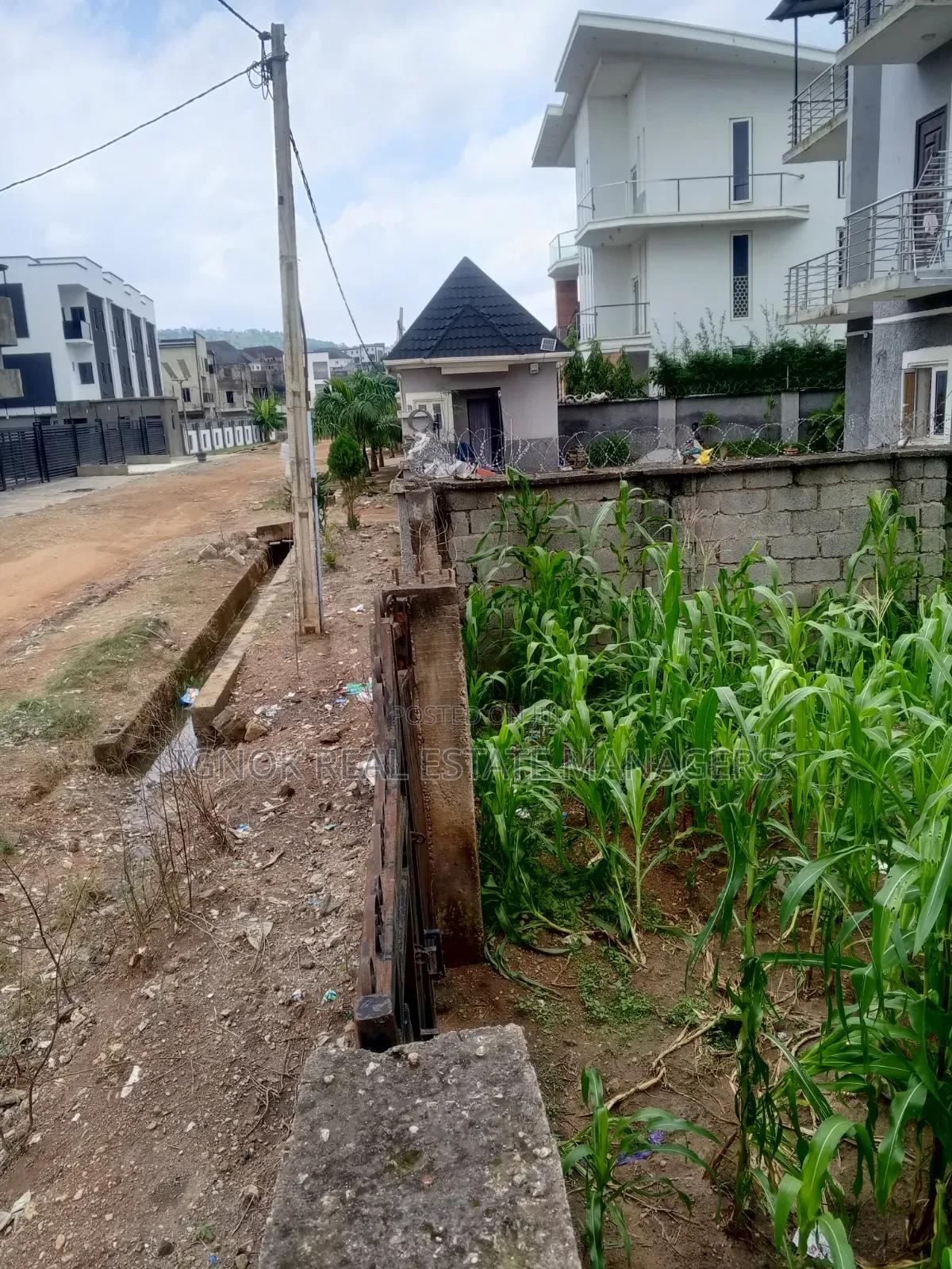 1000sqm Land Dape District