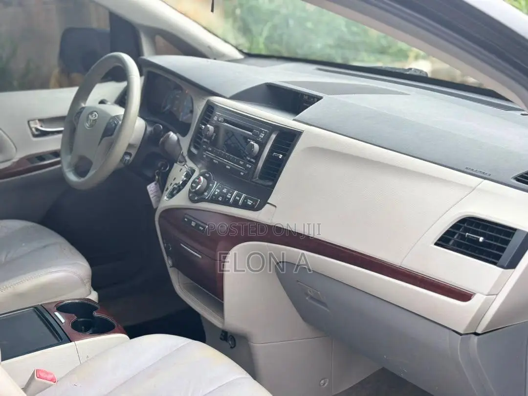 Toyota Sienna XLE 7 Passenger 2012 Black