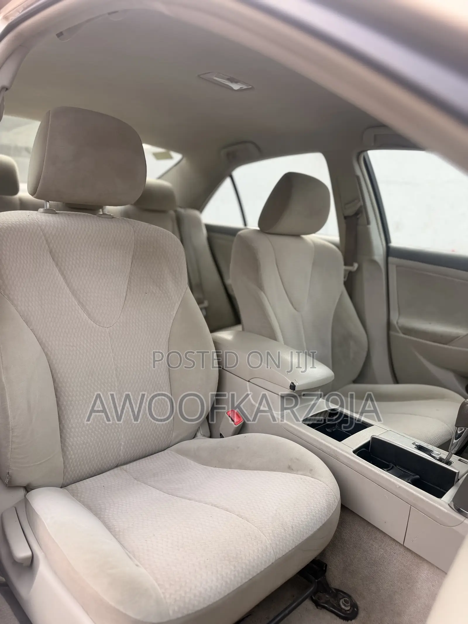 Toyota Camry LE 4dr Sedan (2.5L 4cyl 6A) 2011 Gold