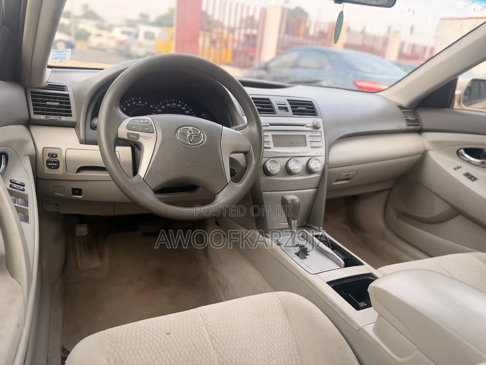 Toyota Camry LE 4dr Sedan (2.5L 4cyl 6A) 2011 Gold