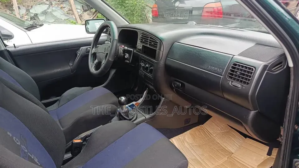 Volkswagen Golf 2000 Green