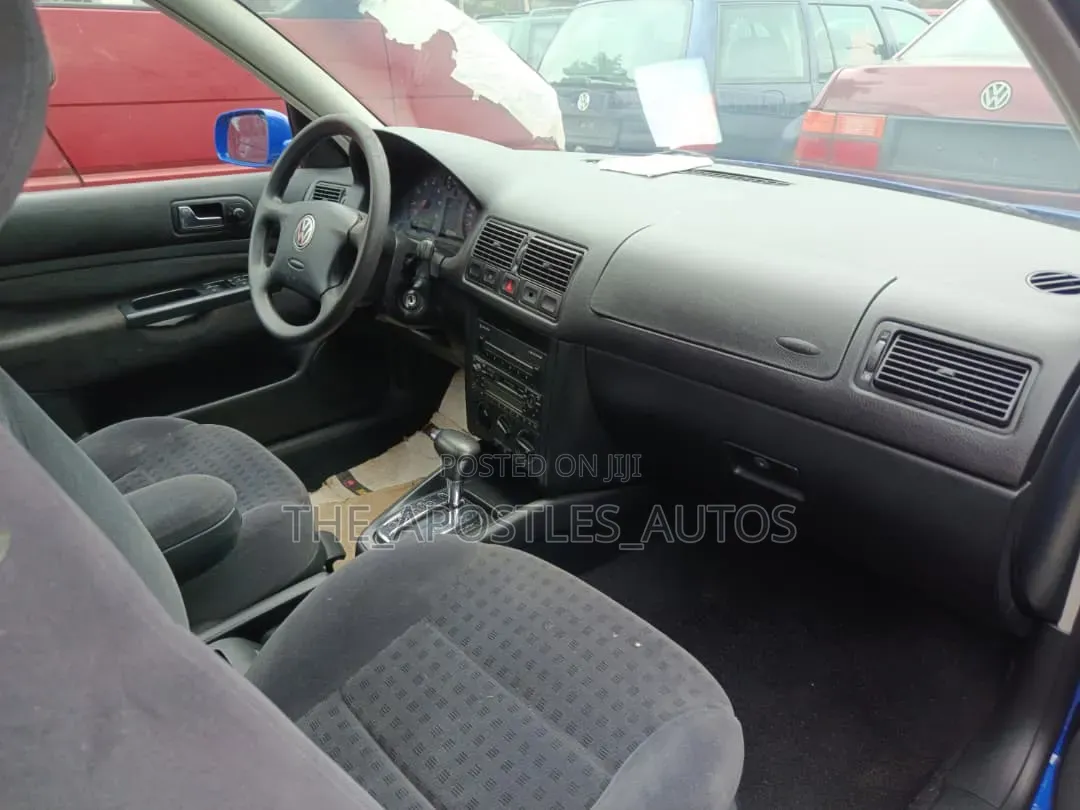 Volkswagen Golf 2004 Blue