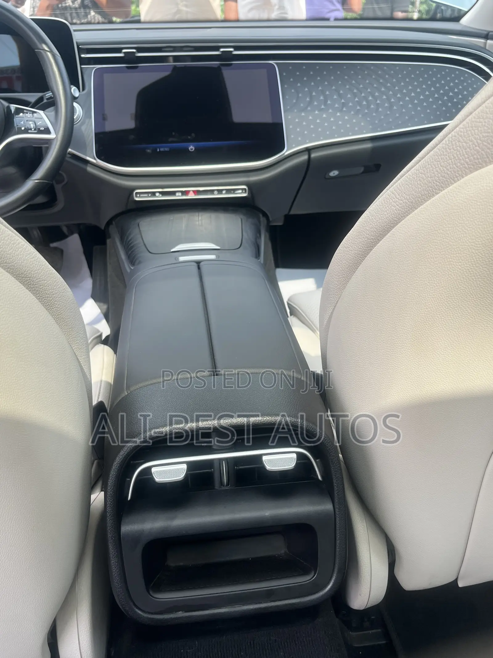 Mercedes-Benz E350 2024 Green