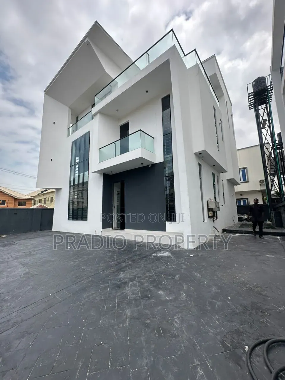 5bdrm House in Osapa London Estate for sale
