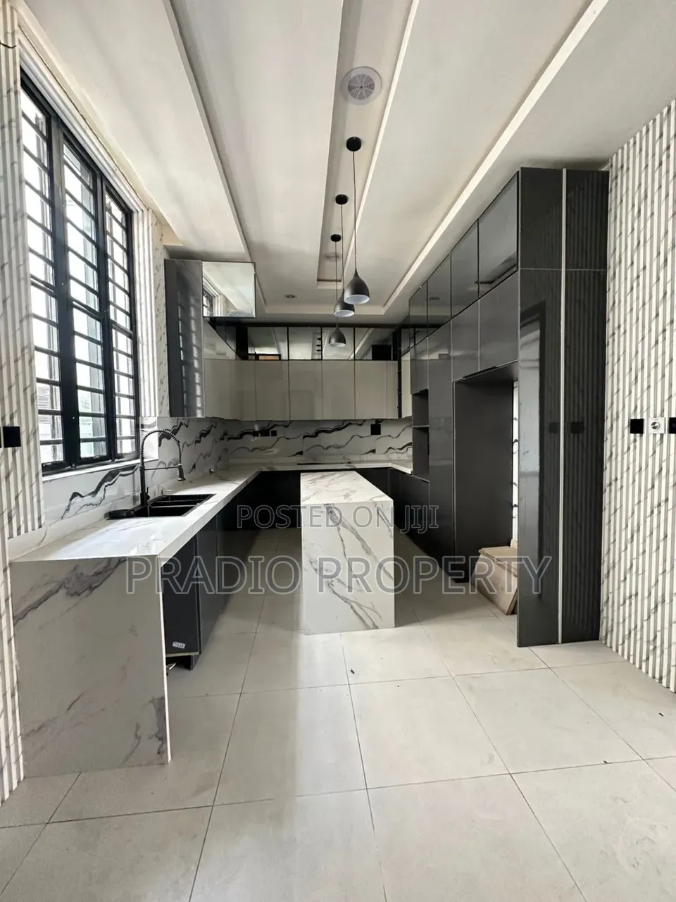 5bdrm House in Osapa London Estate for sale