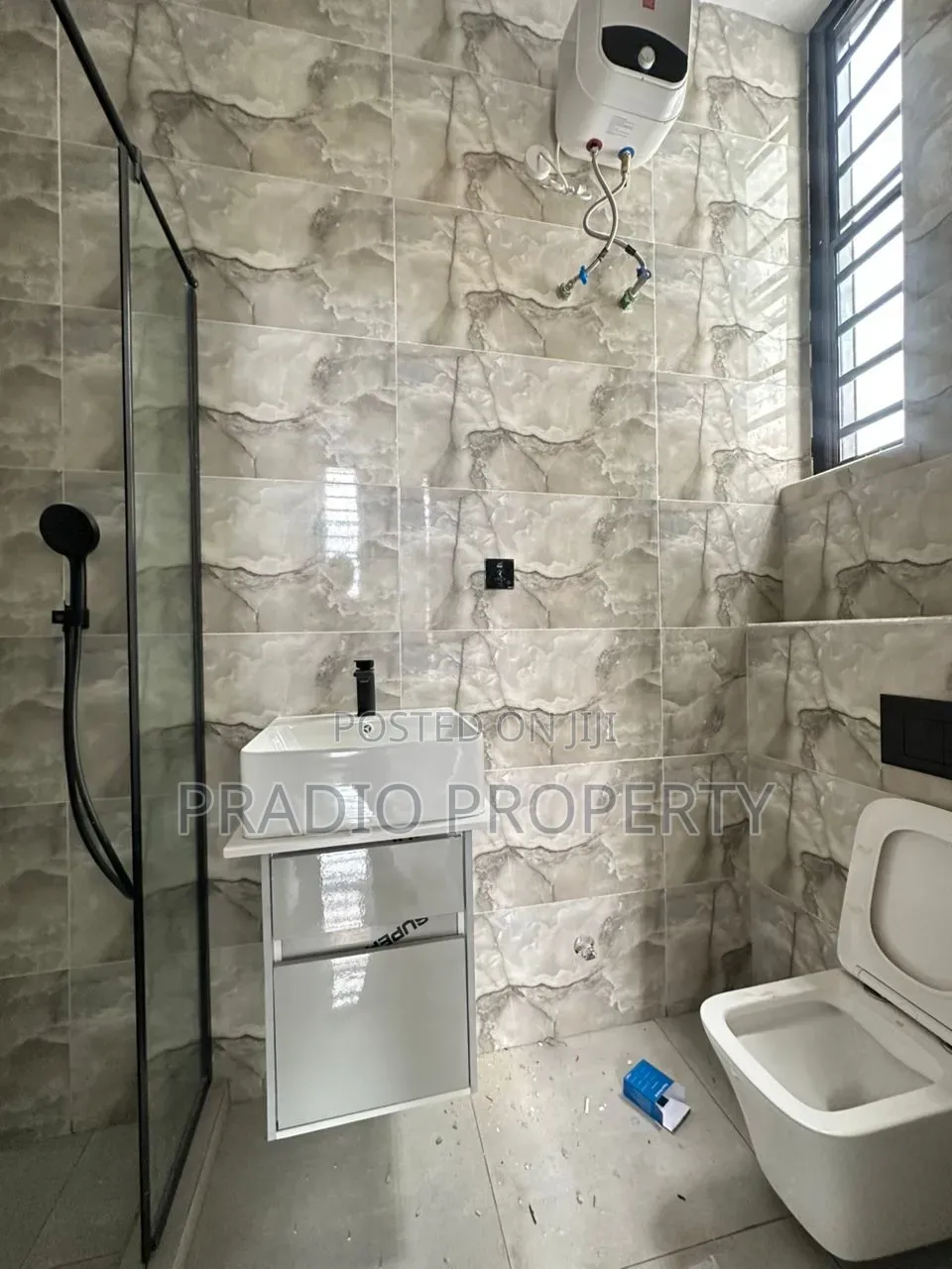 5bdrm House in Osapa London Estate for sale