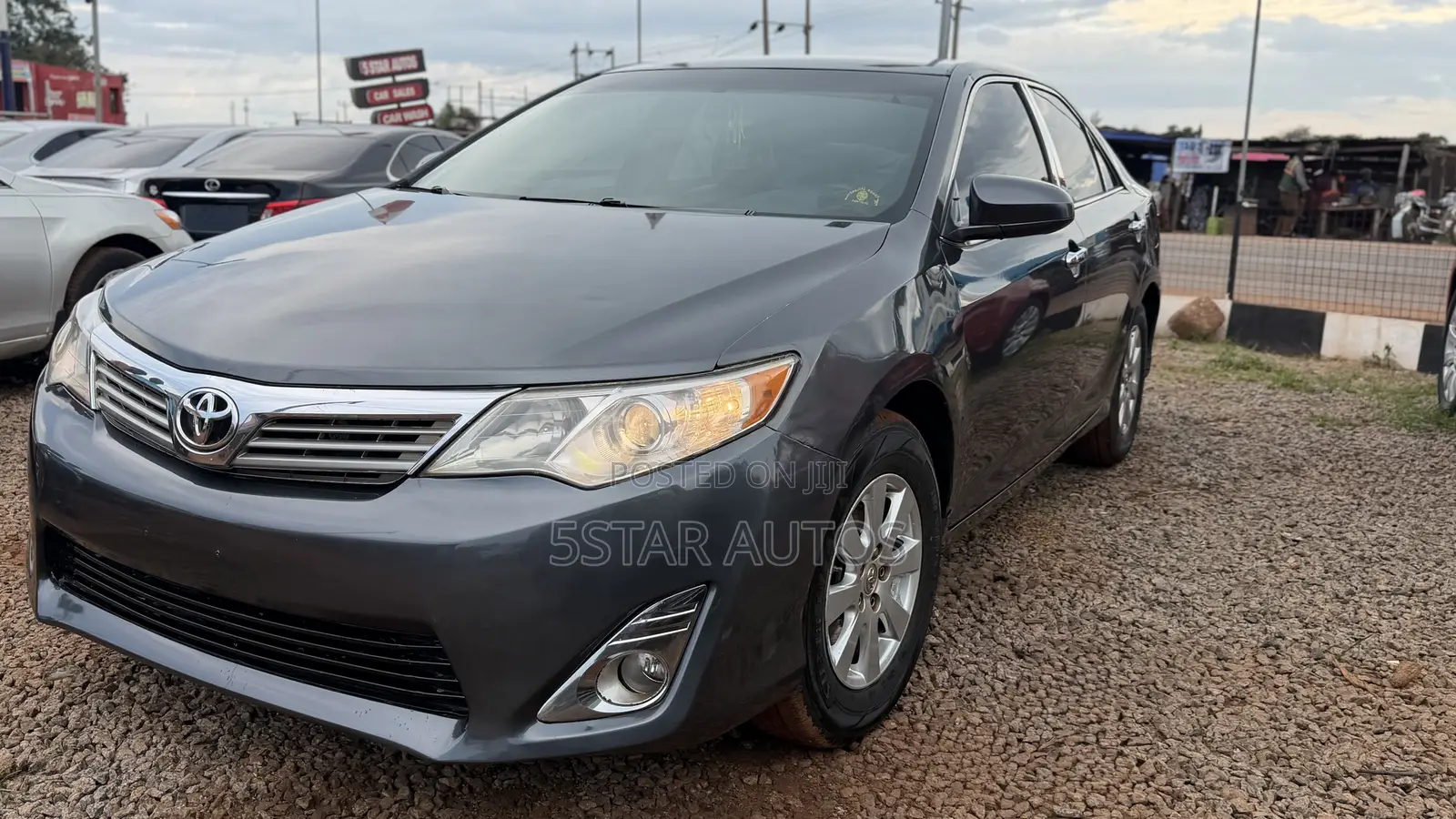 Toyota Camry LE 4dr Sedan (2.5L 4cyl 6A) 2013 Gray