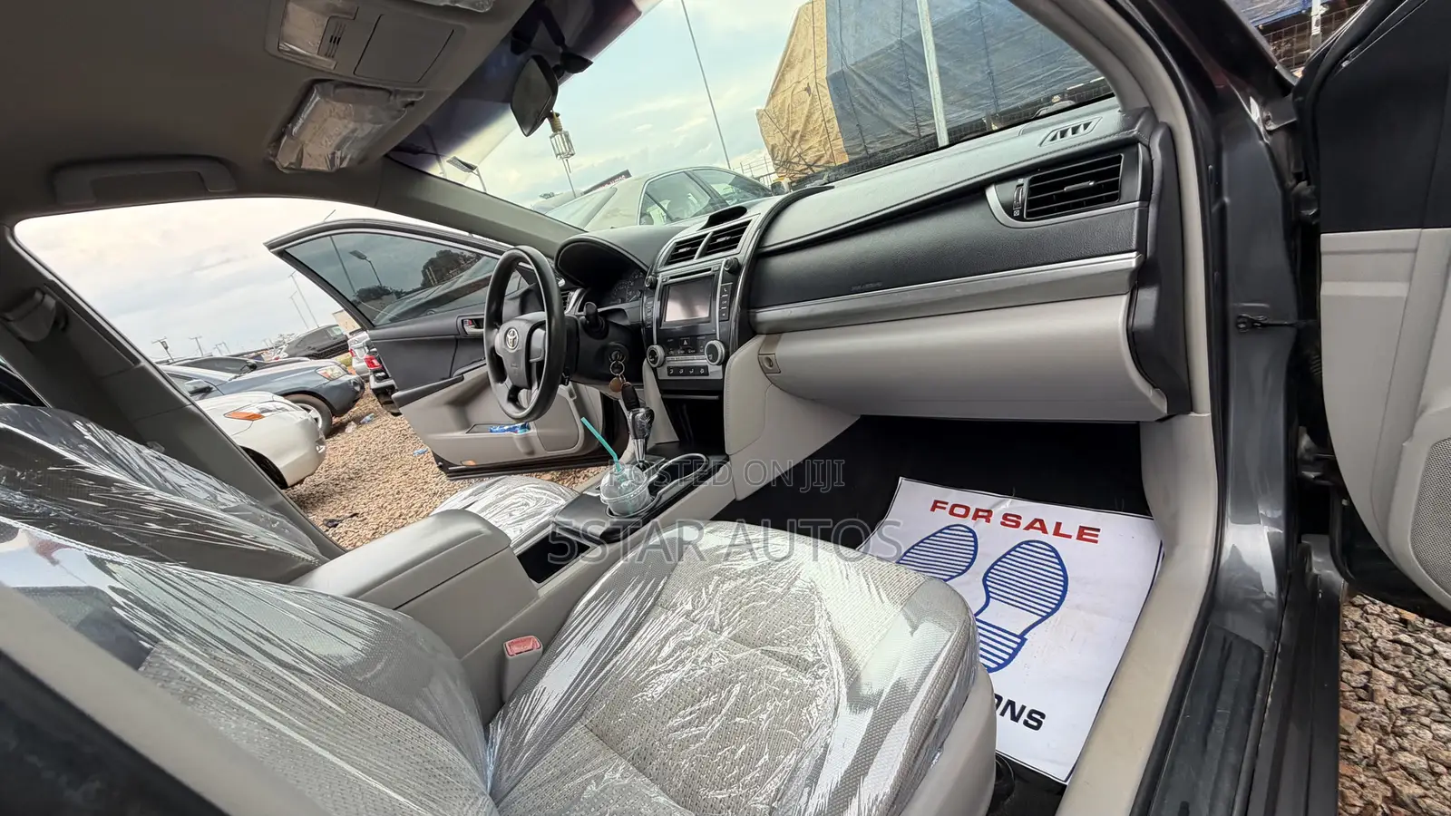 Toyota Camry LE 4dr Sedan (2.5L 4cyl 6A) 2013 Gray