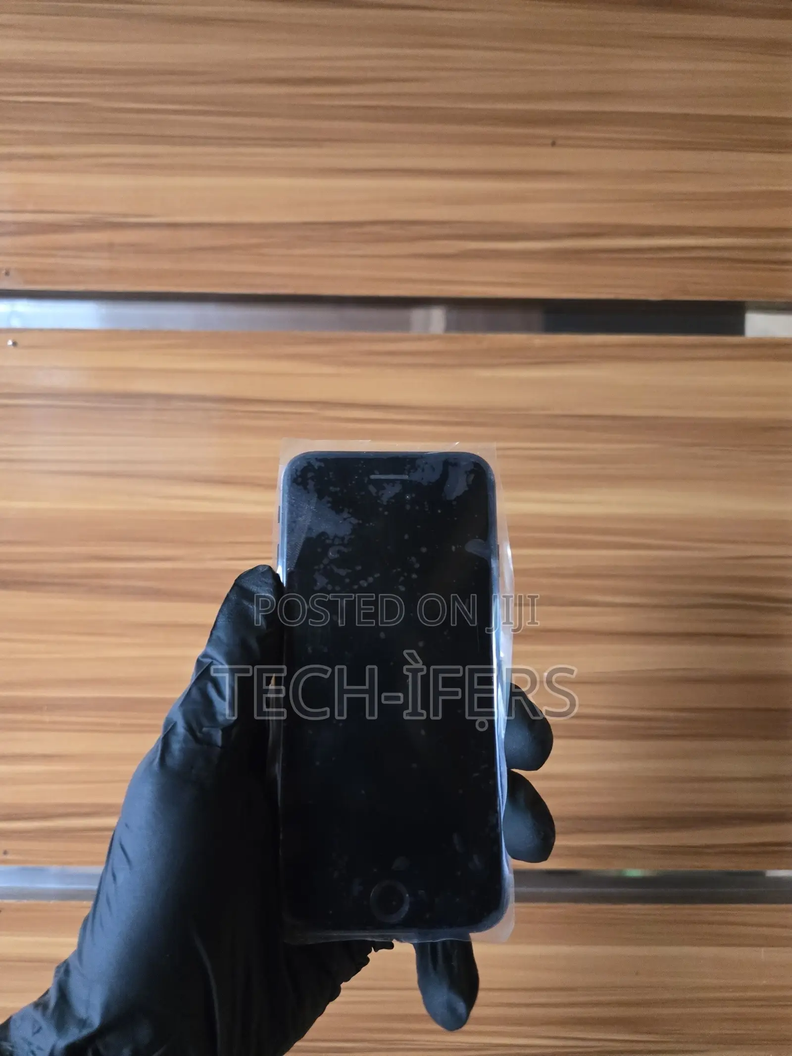 Apple iPhone SE 64 GB Black