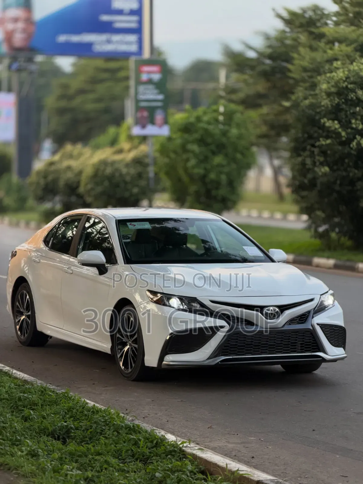 Toyota Camry 2019 White