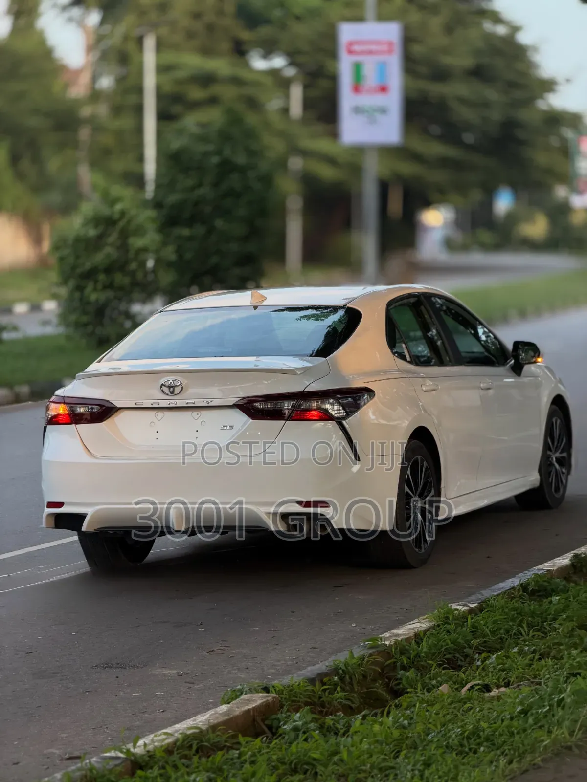 Toyota Camry 2019 White