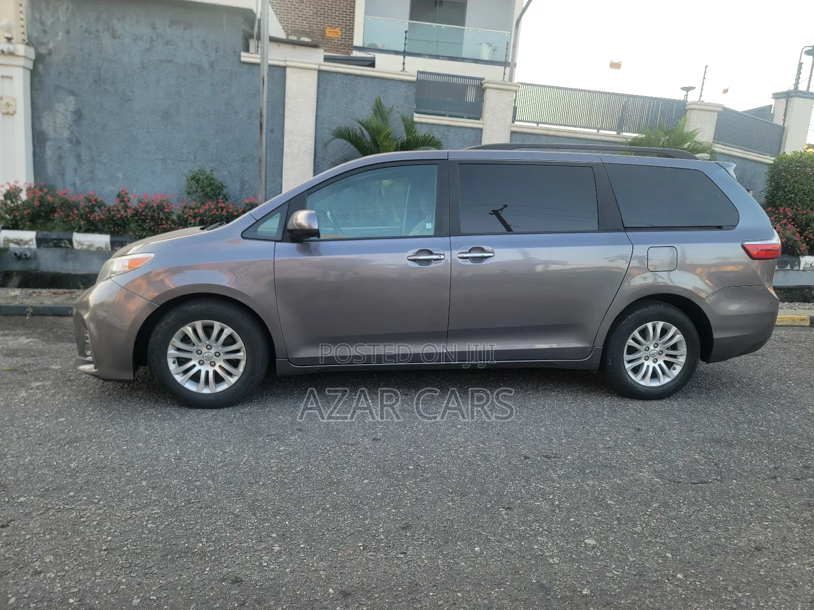 Toyota Sienna Limited Premium 7 Passenger (3.5L 6cyl 8A) 2017 Gray