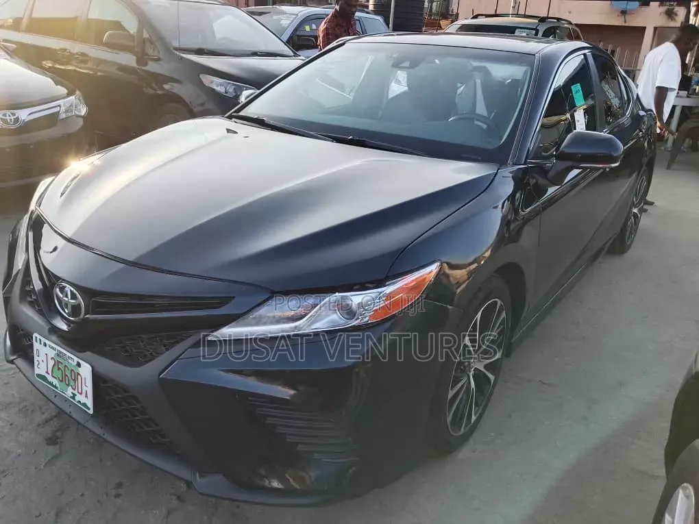 Toyota Camry 2019 Blue