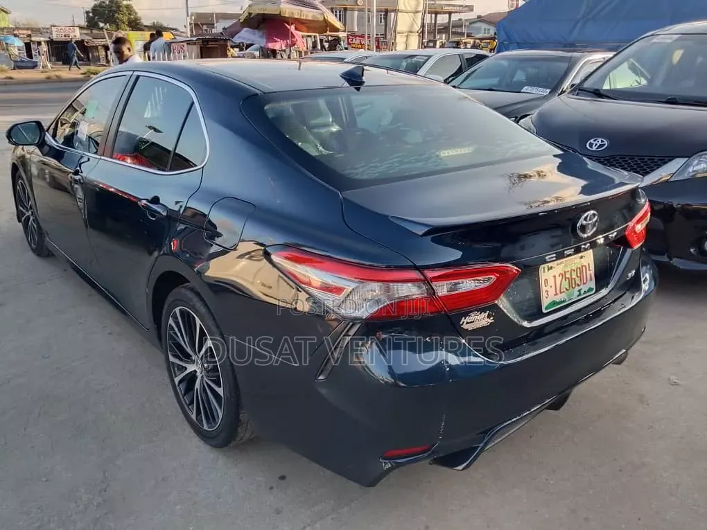 Toyota Camry 2019 Blue