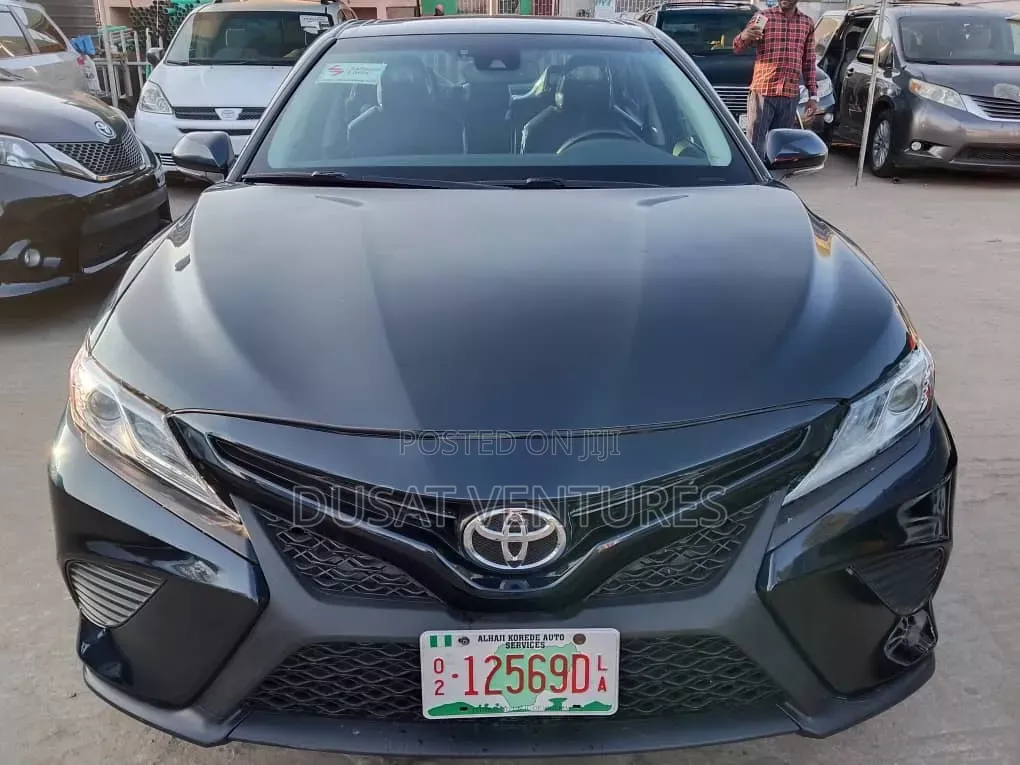 Toyota Camry 2019 Blue