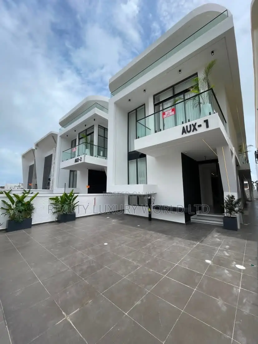 5bdrm Duplex in Chevron for sale