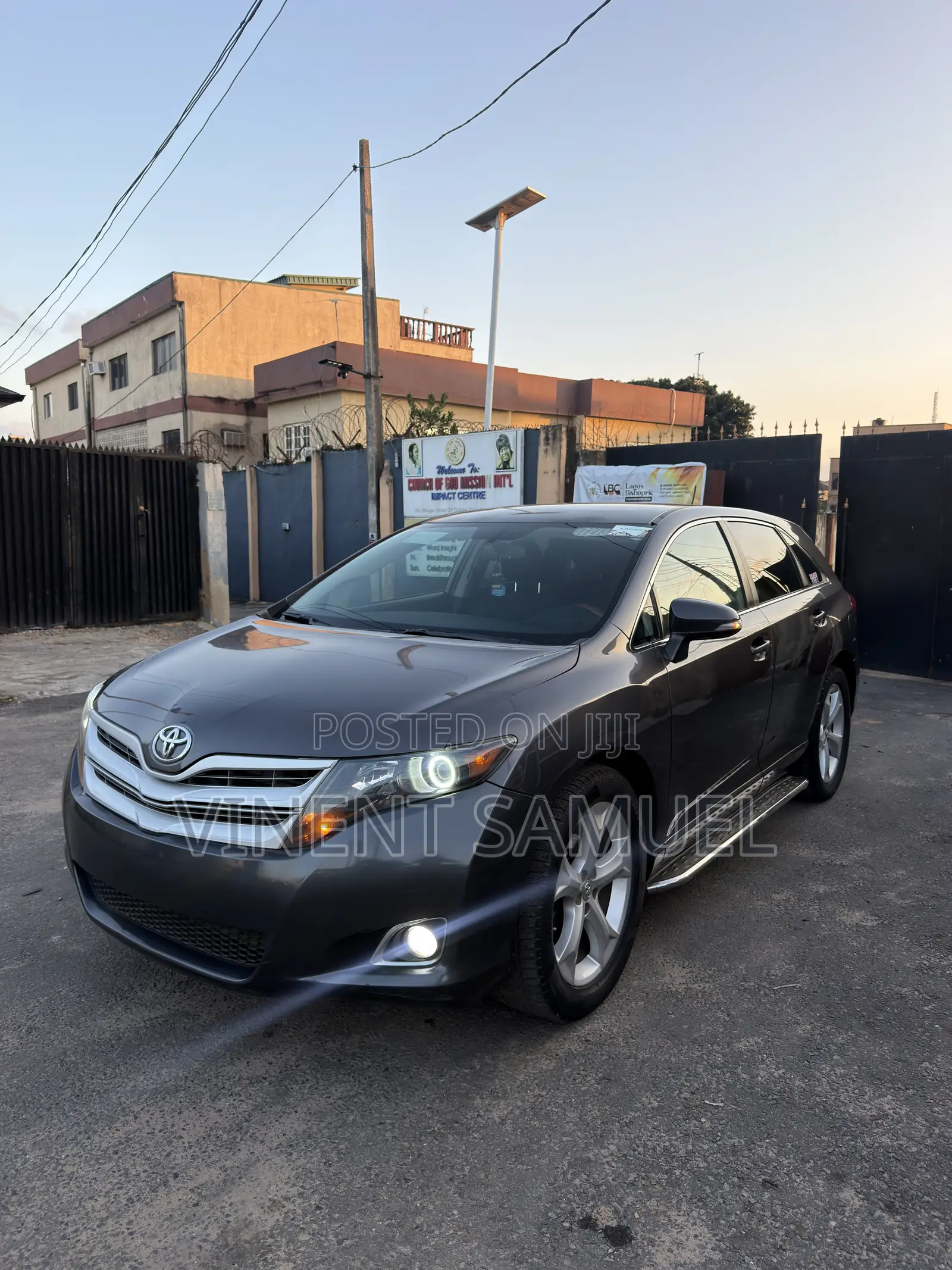 Toyota Venza LE 2012 Gray