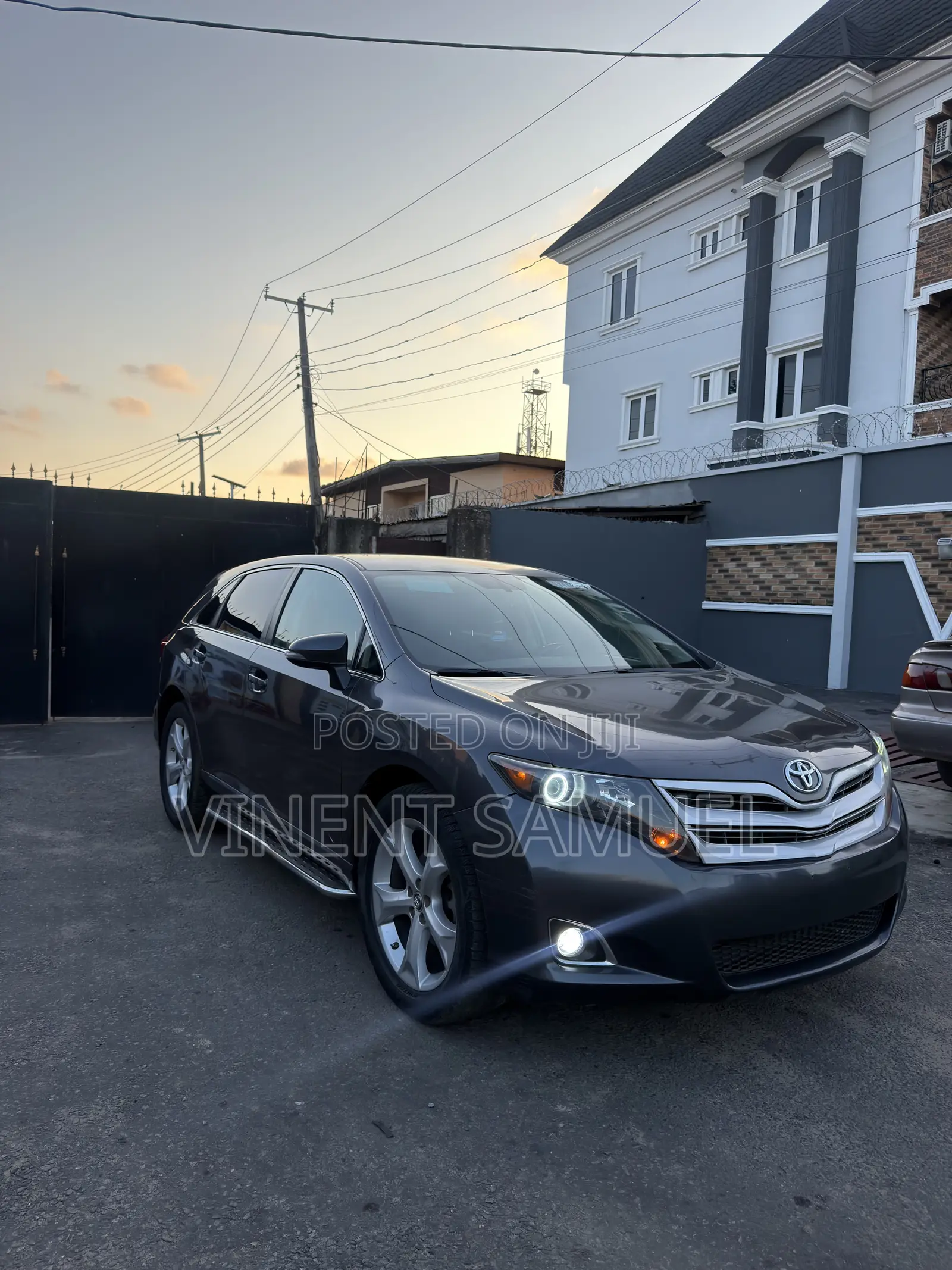 Toyota Venza LE 2012 Gray