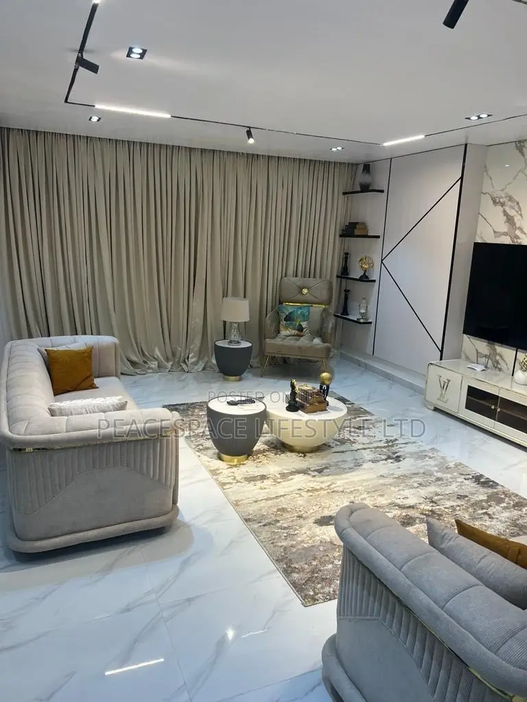 Lovely 3 Bedroom Apartment Banana Island
