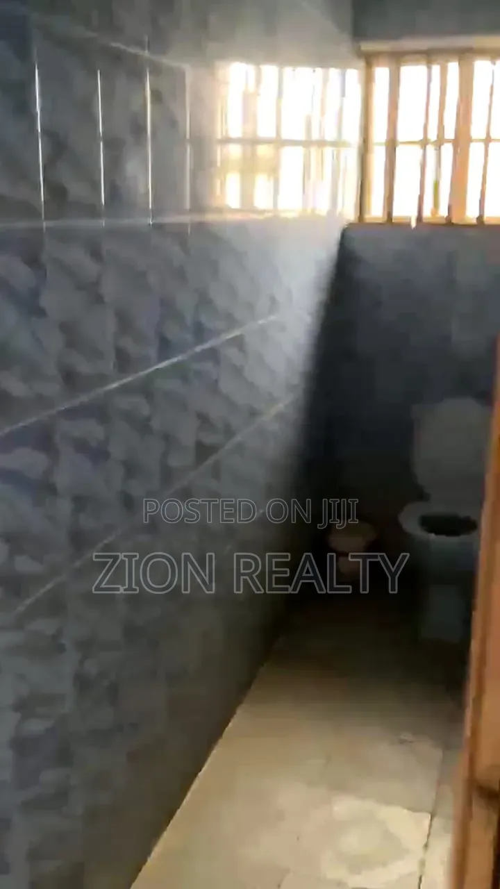 Mini Flat in Adeba, Lakowe for rent