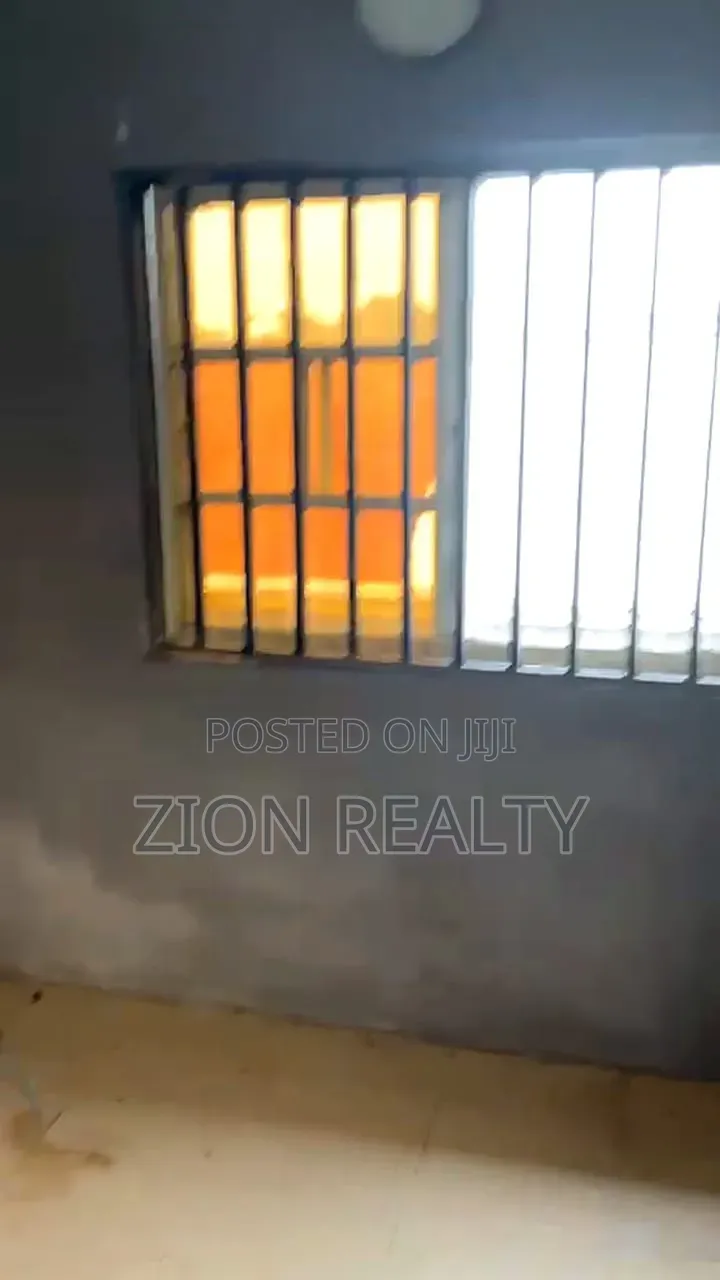 Mini Flat in Adeba, Lakowe for rent