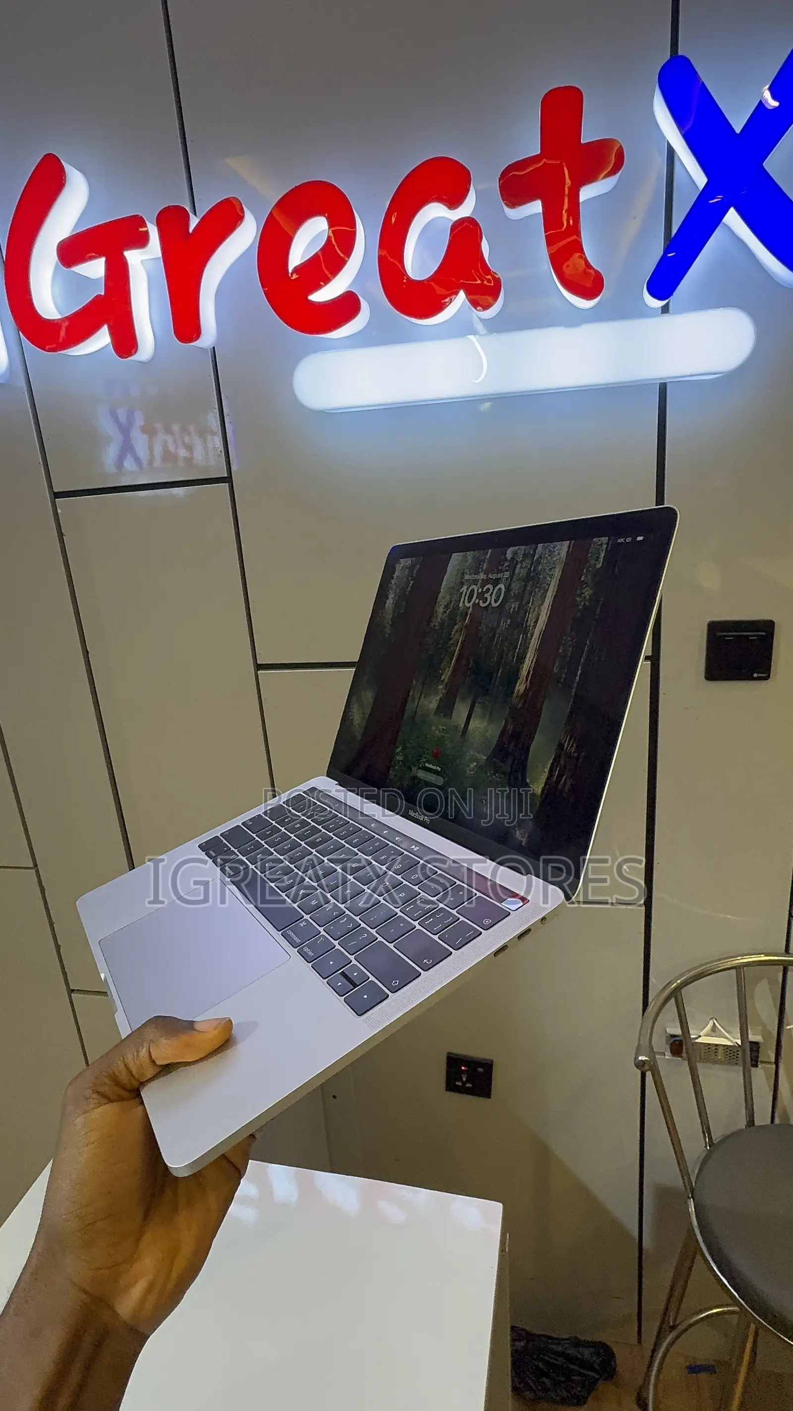 New Laptop Apple MacBook 2018 16GB Intel Core i5 SSD 512GB