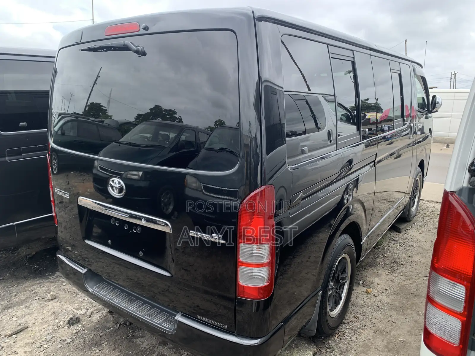 Toyota HiAce 2012 Black