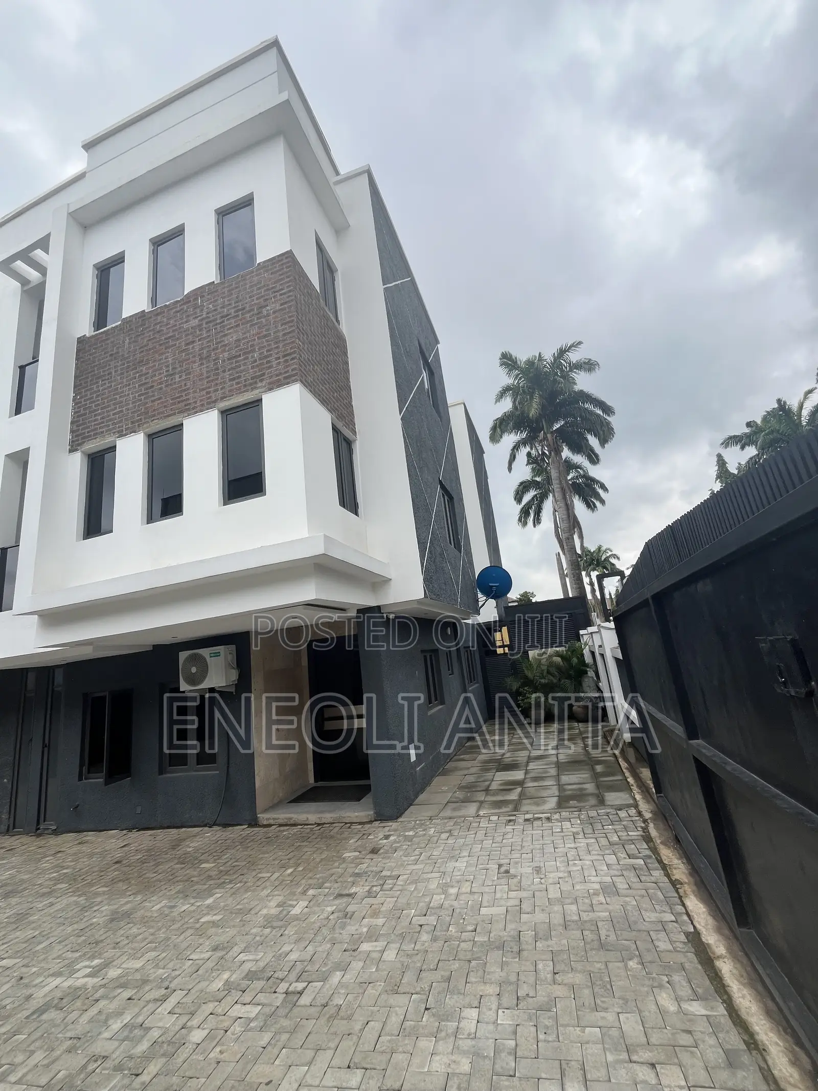 4bdrm Duplex in Wuse 2 for sale