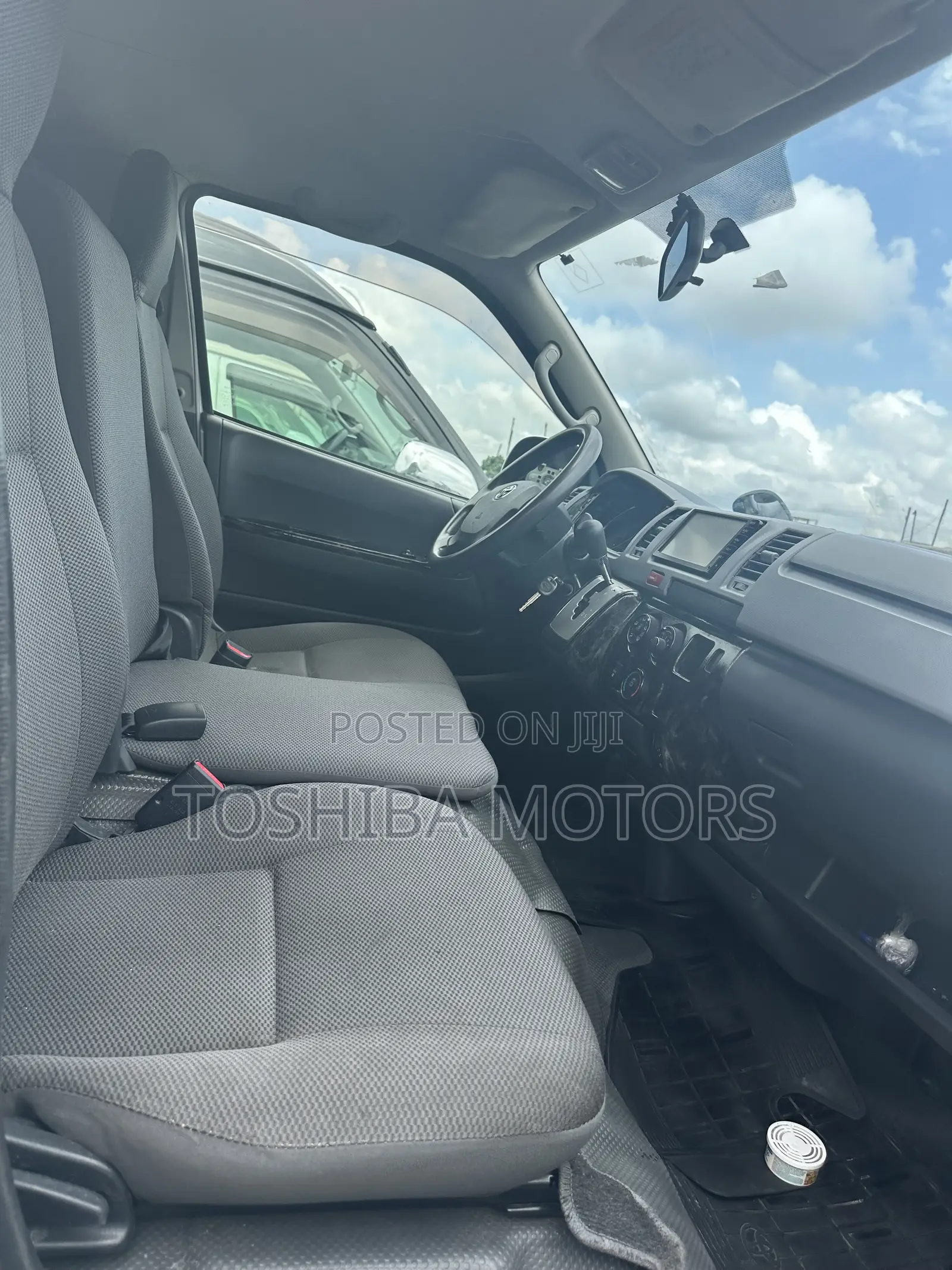Toyota HiAce 2015 Silver