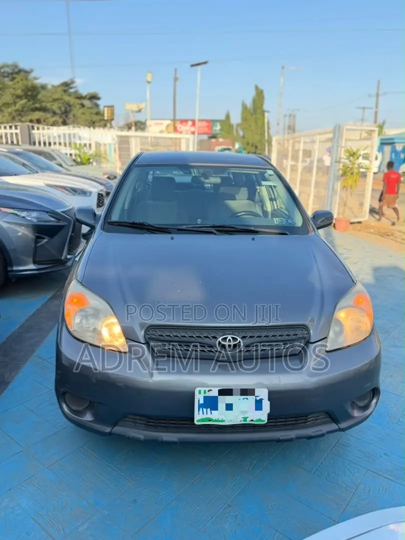 Toyota Matrix Hatchback FWD (1.8L 4cyl 5M) 2007 Gray