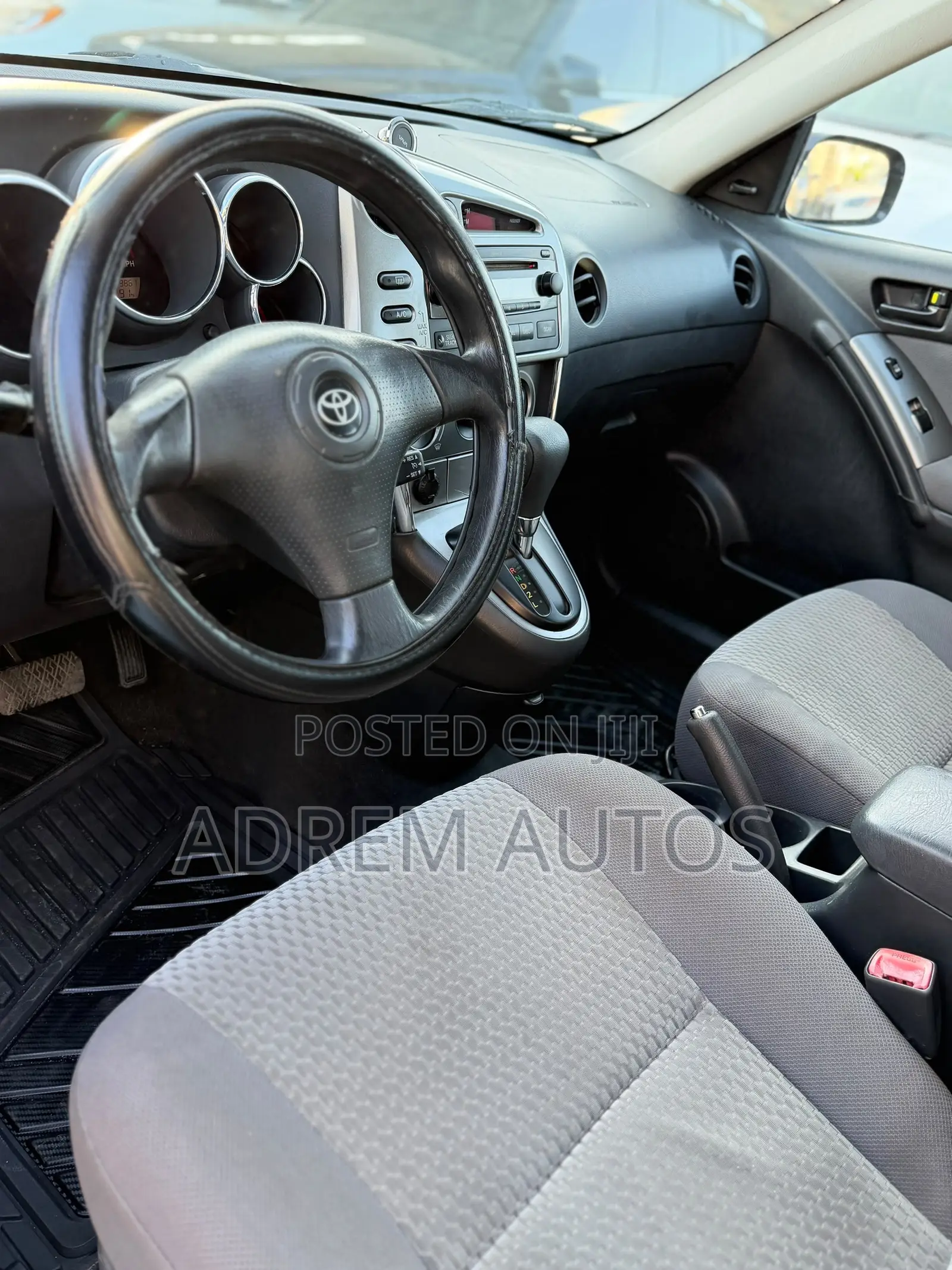 Toyota Matrix Hatchback FWD (1.8L 4cyl 5M) 2007 Gray