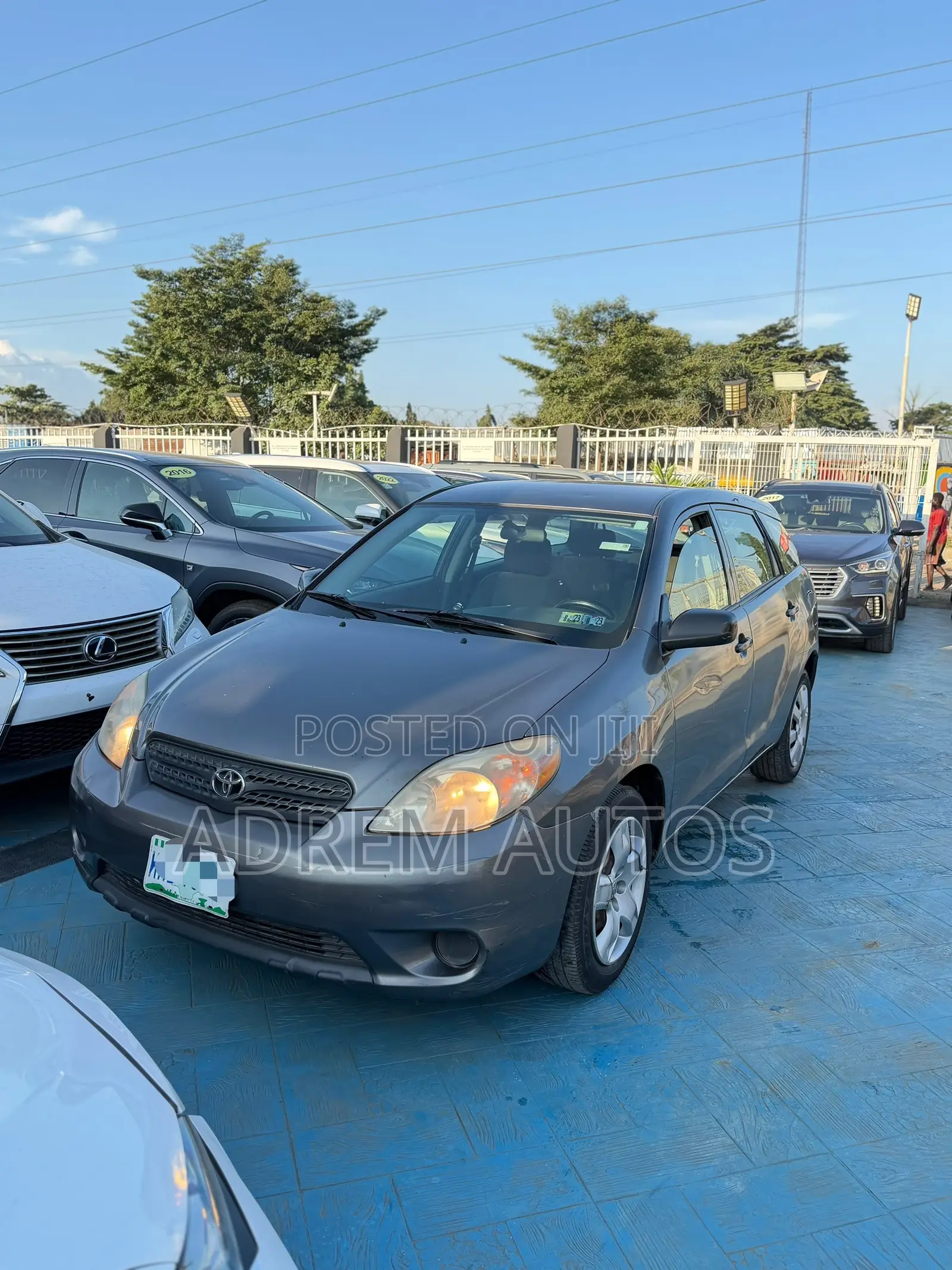 Toyota Matrix Hatchback FWD (1.8L 4cyl 5M) 2007 Gray