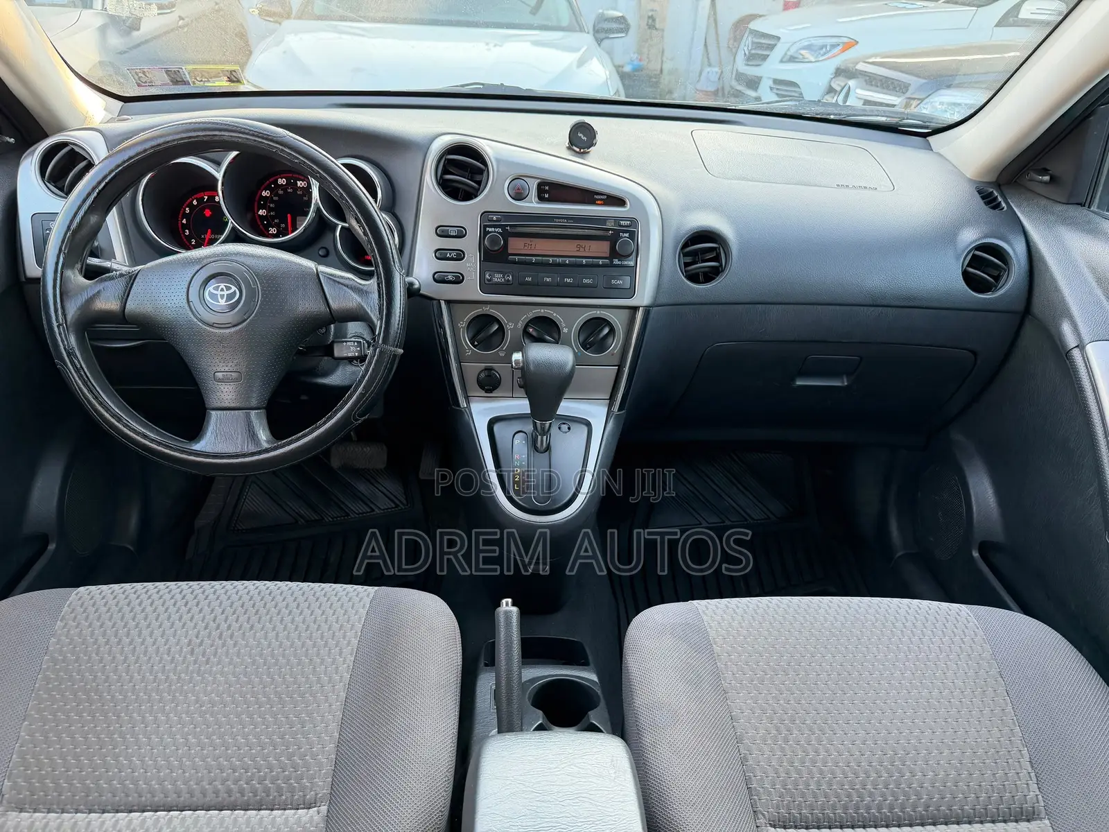 Toyota Matrix Hatchback FWD (1.8L 4cyl 5M) 2007 Gray