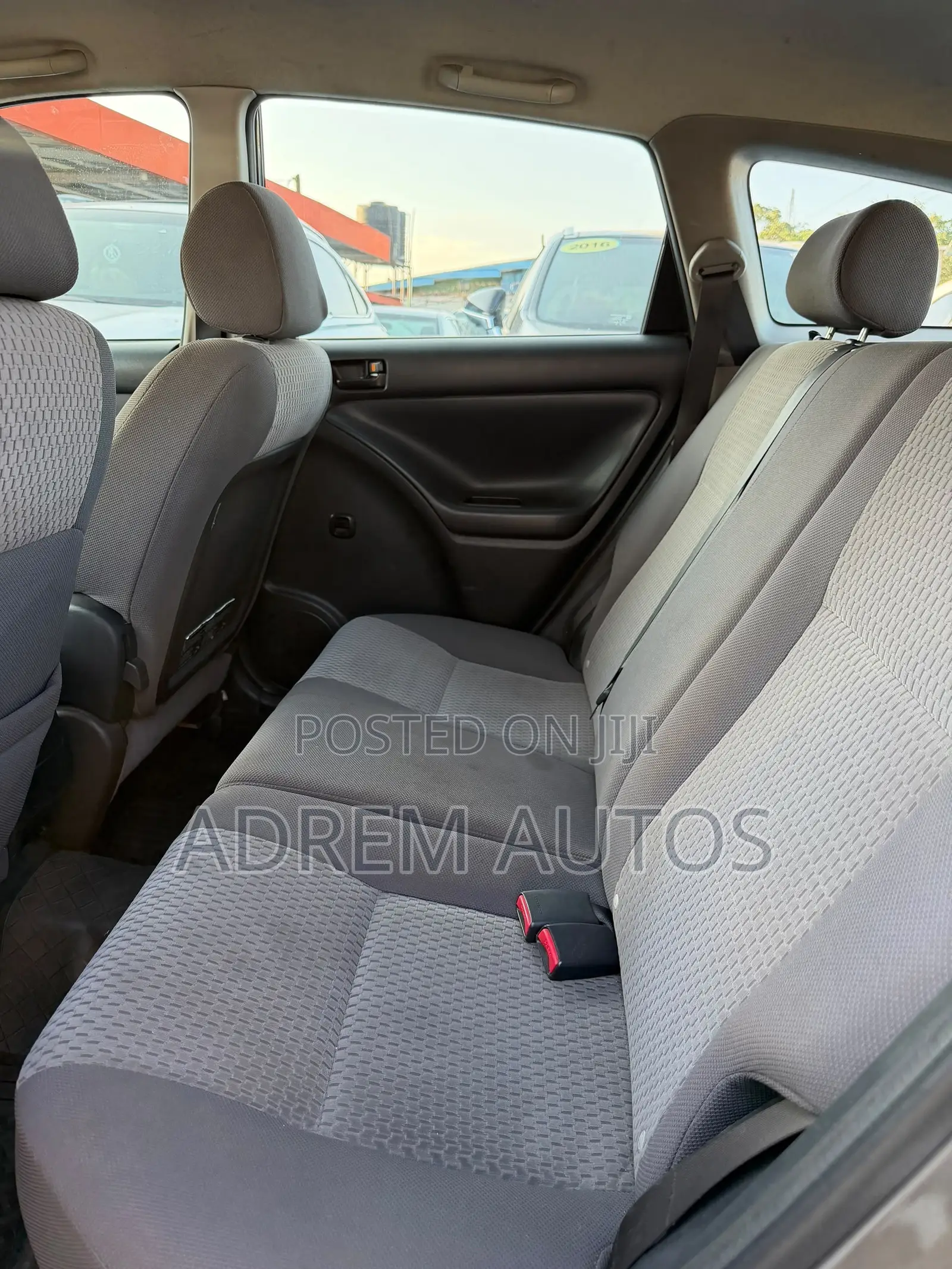 Toyota Matrix Hatchback FWD (1.8L 4cyl 5M) 2007 Gray