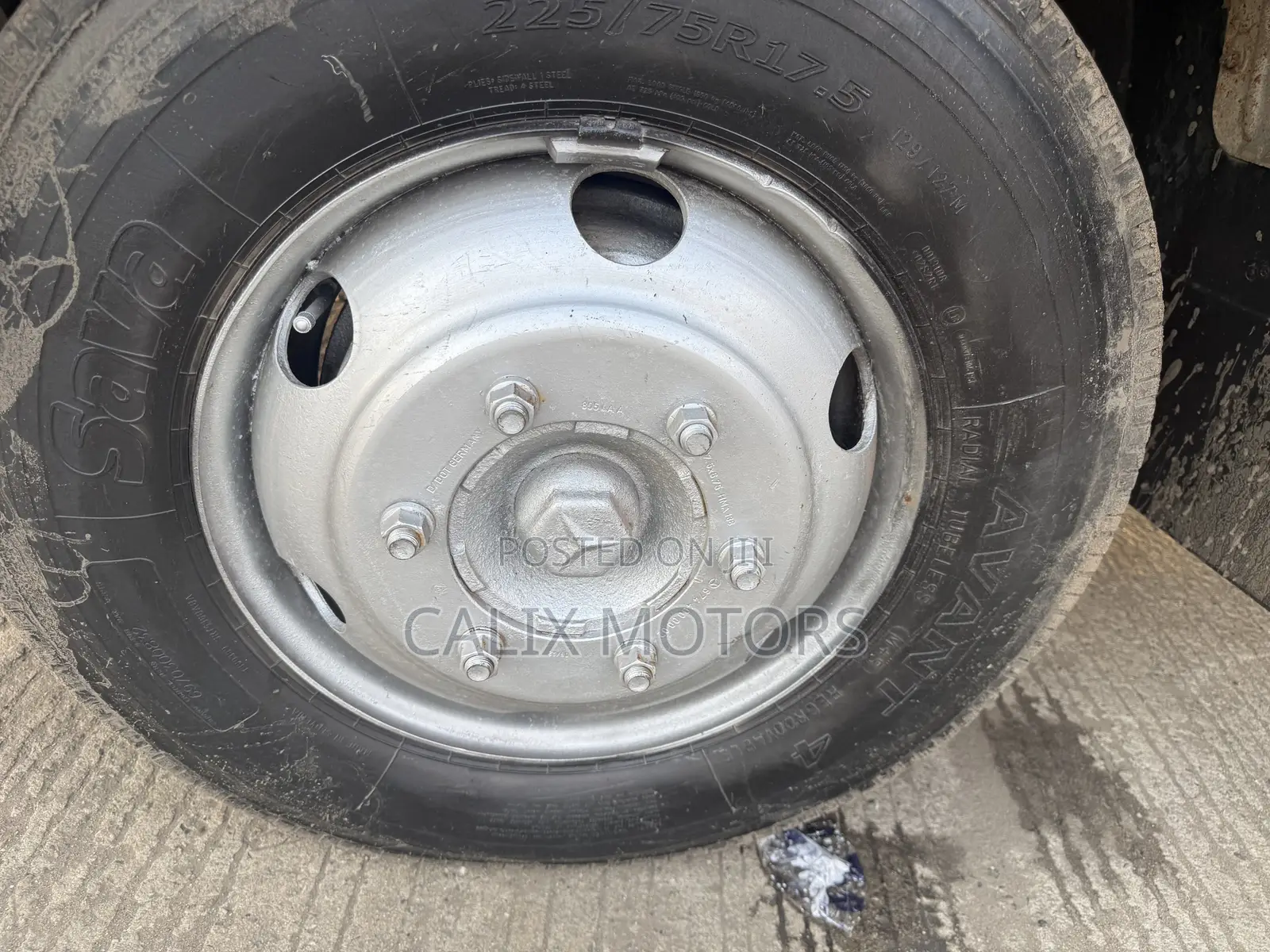 Foreign Used Mercedes Benz 814 Model 6 Tyres.