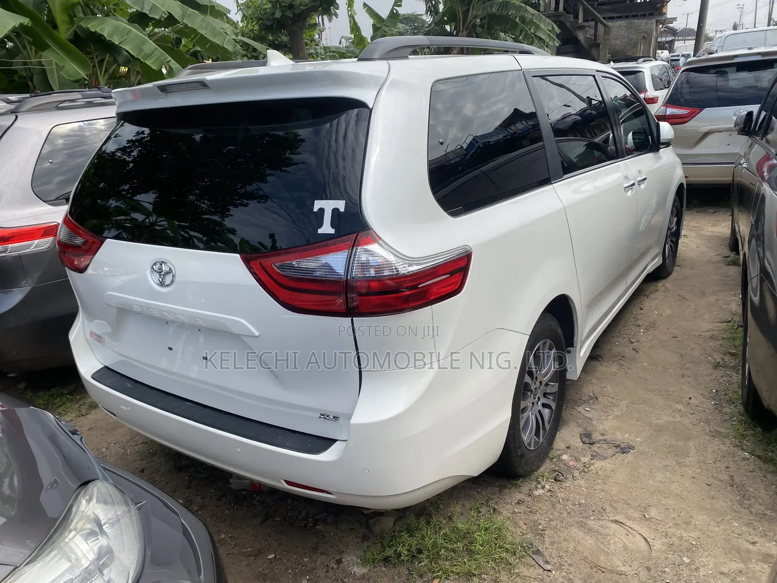 Toyota Sienna XLE Premium AWD 2020 White