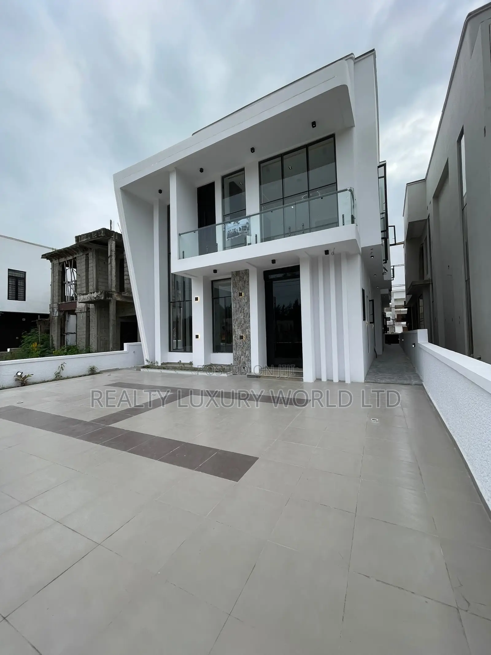 Furnished 5bdrm Duplex in Ilaje / Lekki for sale