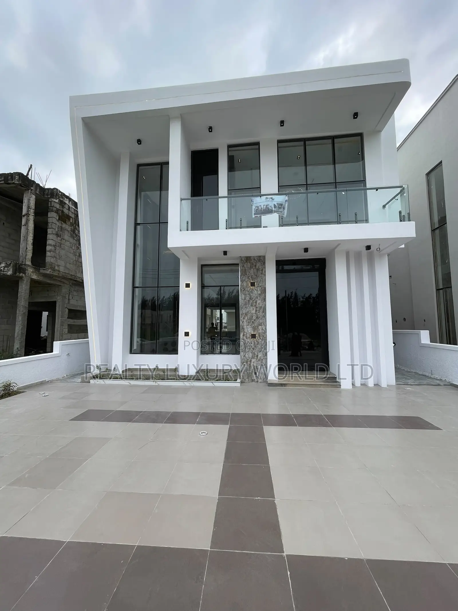 Furnished 5bdrm Duplex in Ilaje / Lekki for sale