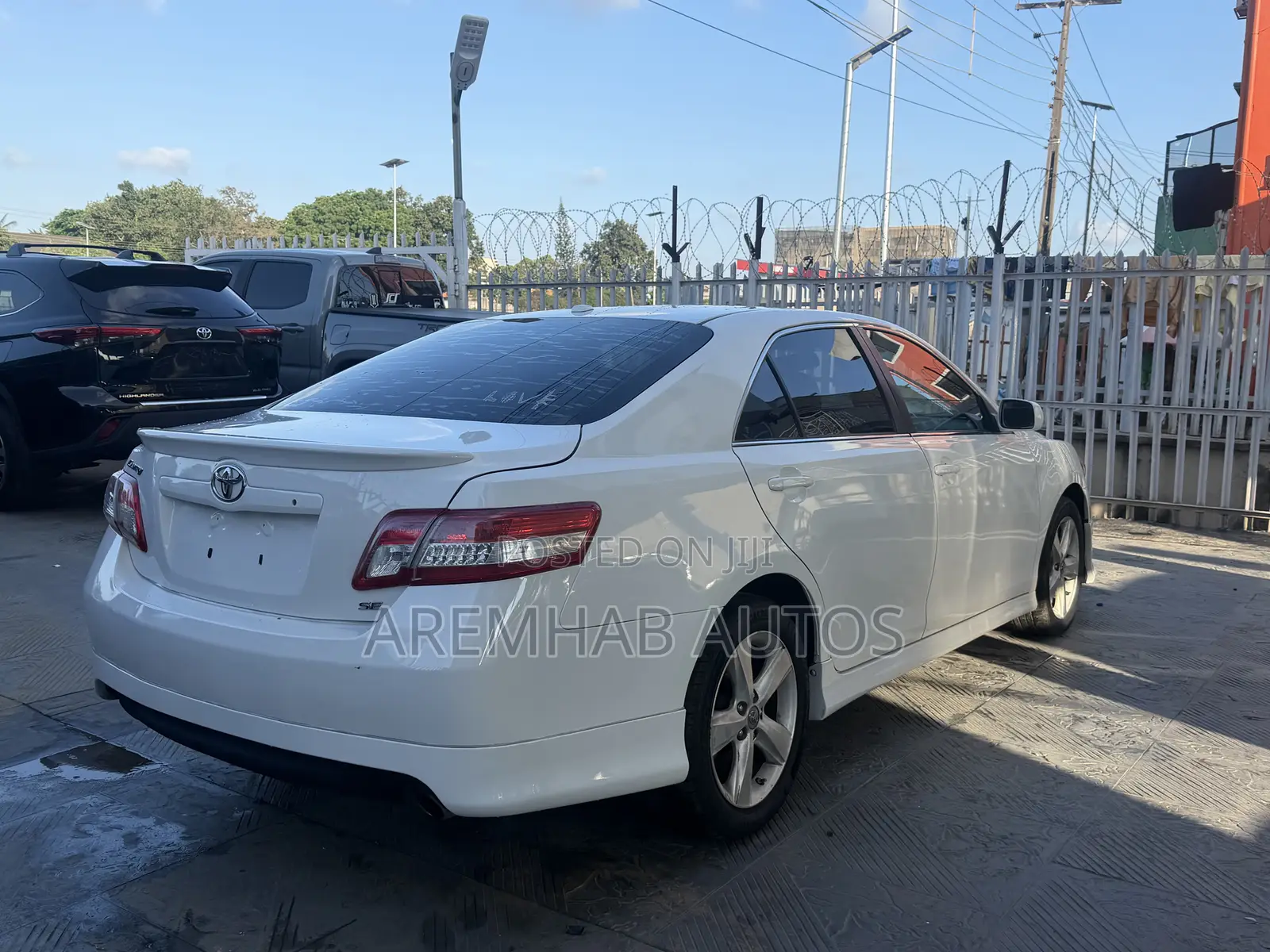 Toyota Camry SE 4dr Sedan (2.5L 4cyl 6A) 2011 White